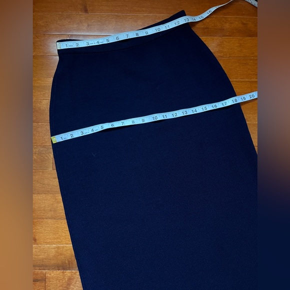 ST. John side slits maxi knit skirt 4 - Picture 8 of 8